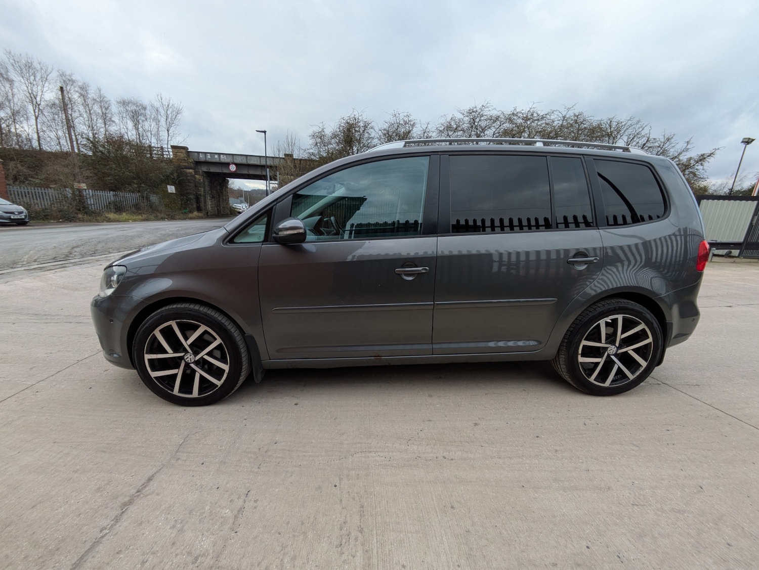 Used Volkswagen Touran 2010 for sale - 77663060: Photo 5