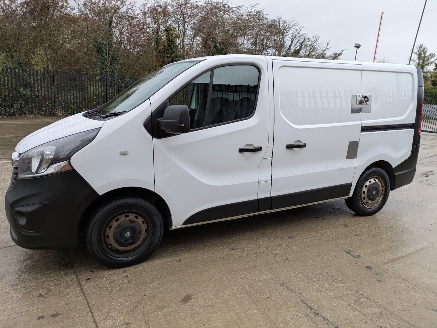 Used Vauxhall Vivaro 2018 for sale - 76682701: Photo 4