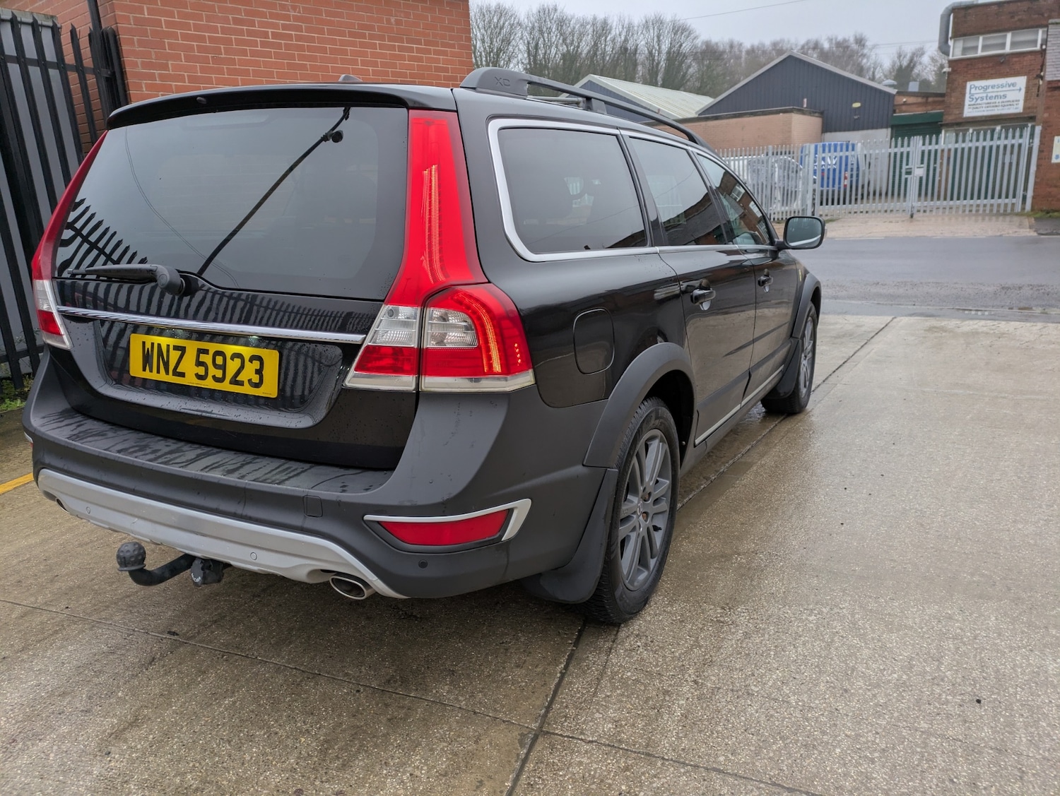 Used Volvo XC70 2015 for sale - 77502295: Photo 10