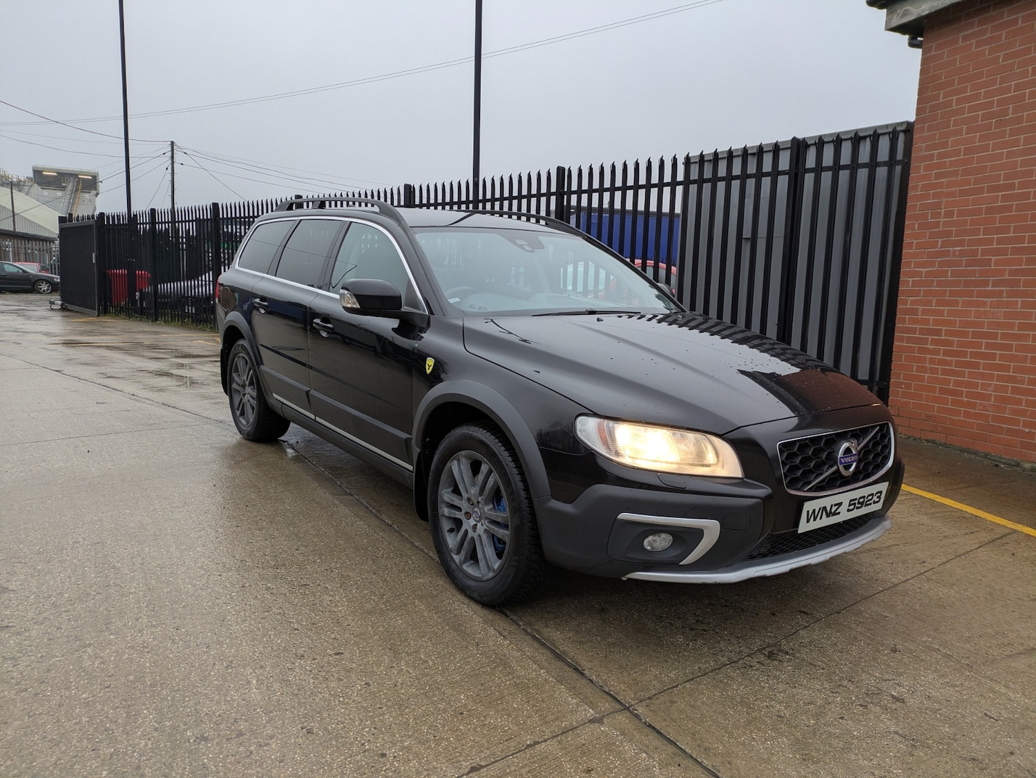 Used Volvo XC70 2015 for sale - 77502295: Photo 15