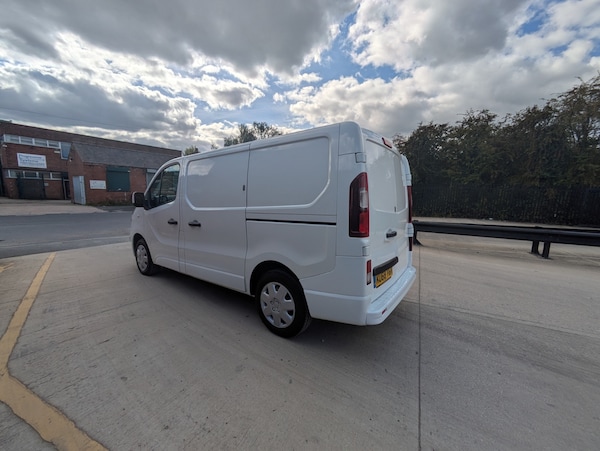 Used Vauxhall Vivaro 2018 for sale - 76103238: Photo 5
