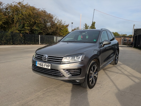 Used Volkswagen Touareg 2016 for sale - 76242822: Photo 2