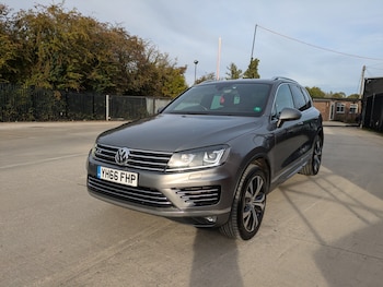 Used Volkswagen Touareg 2016 for sale - 76242822: Photo