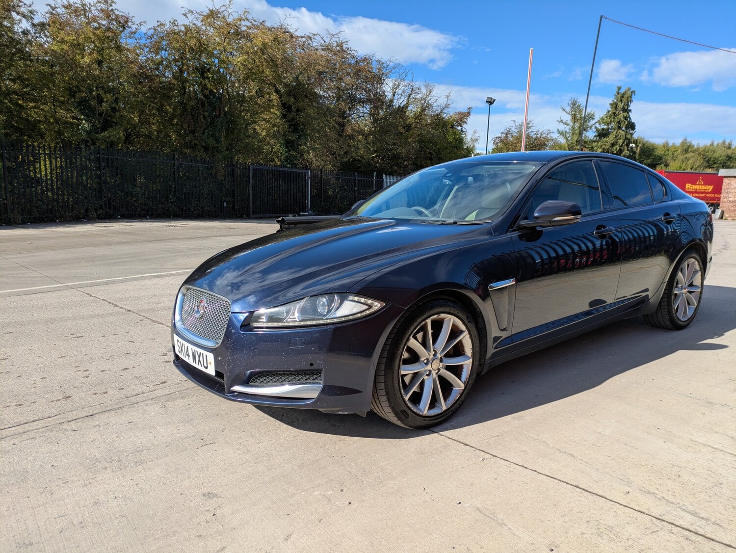 Jaguar XF 2014 (14) - 3.0d V6 Premium Luxury 4dr Auto [Start Stop] - Image 3