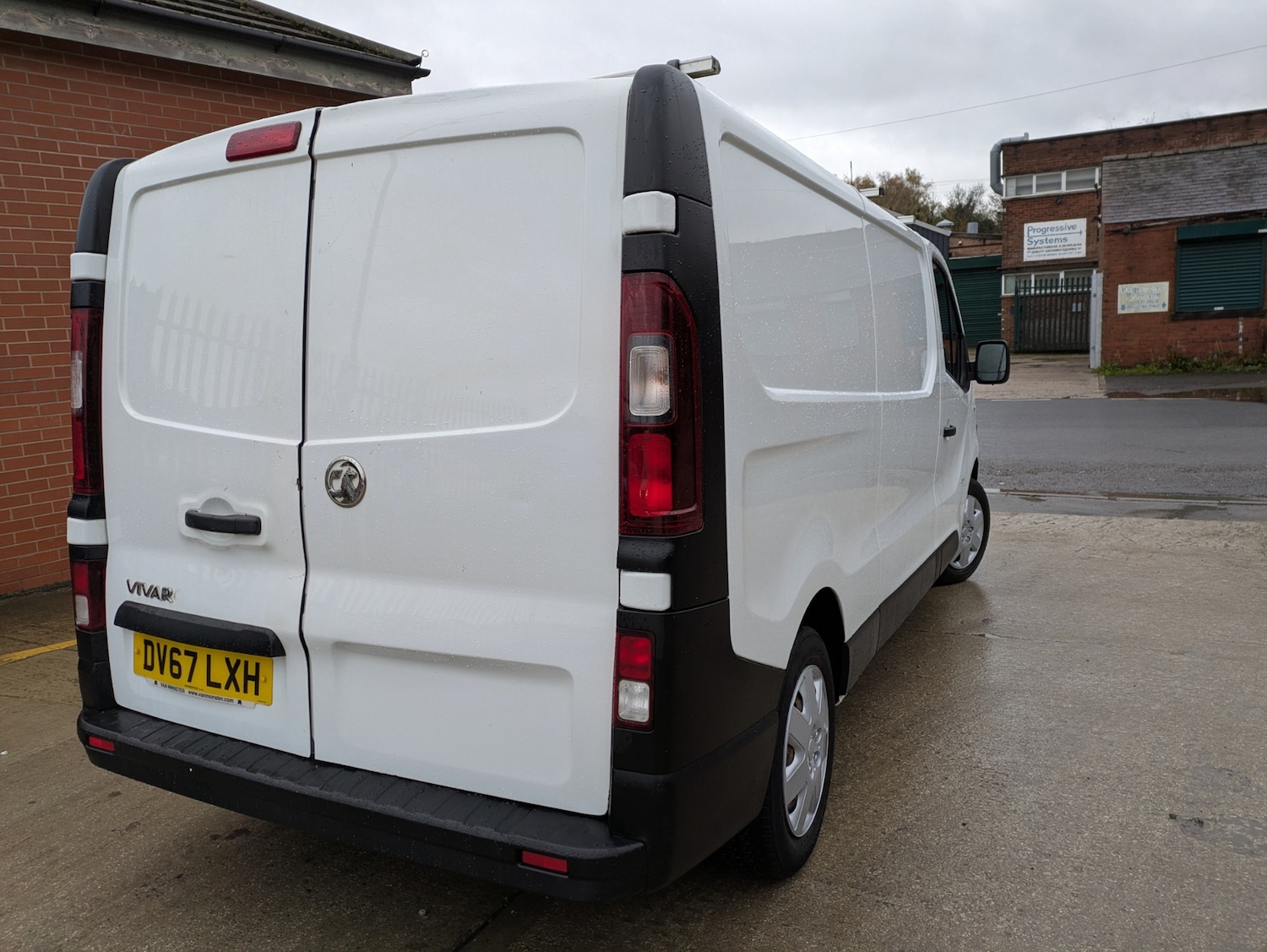 Used Vauxhall Vivaro 2017 for sale - 76542513: Photo 9