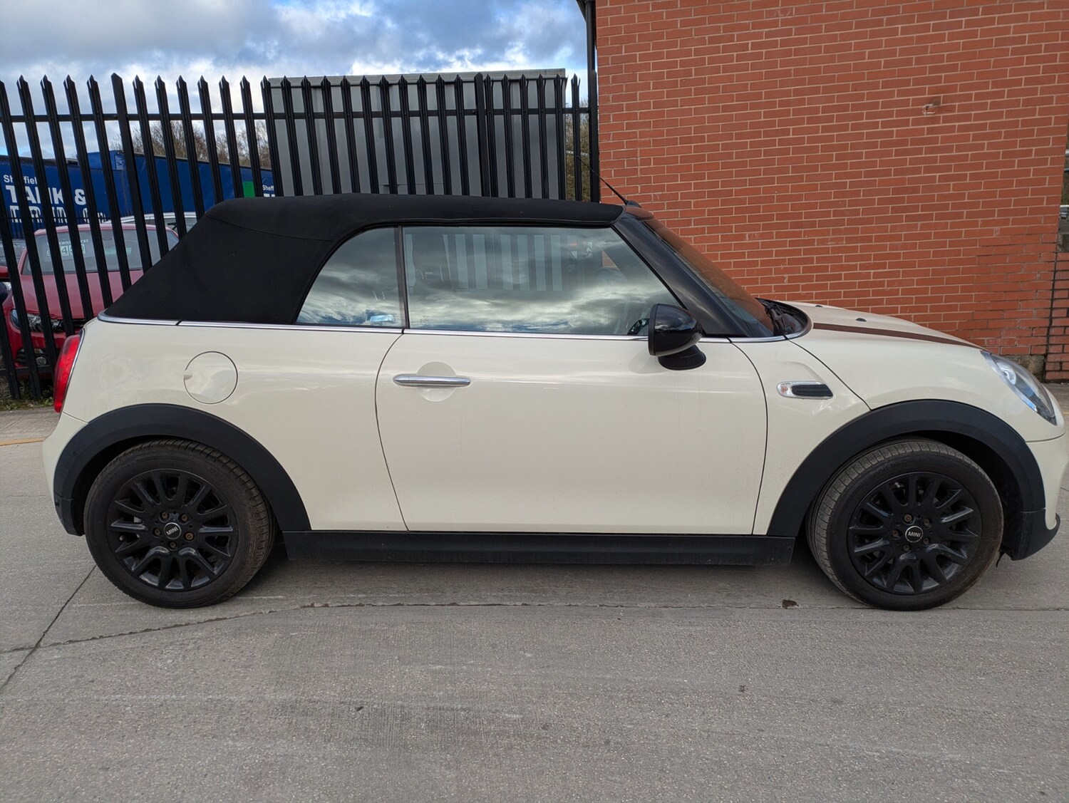 Used MINI Convertible 2016 for sale - 77878385: Photo 15