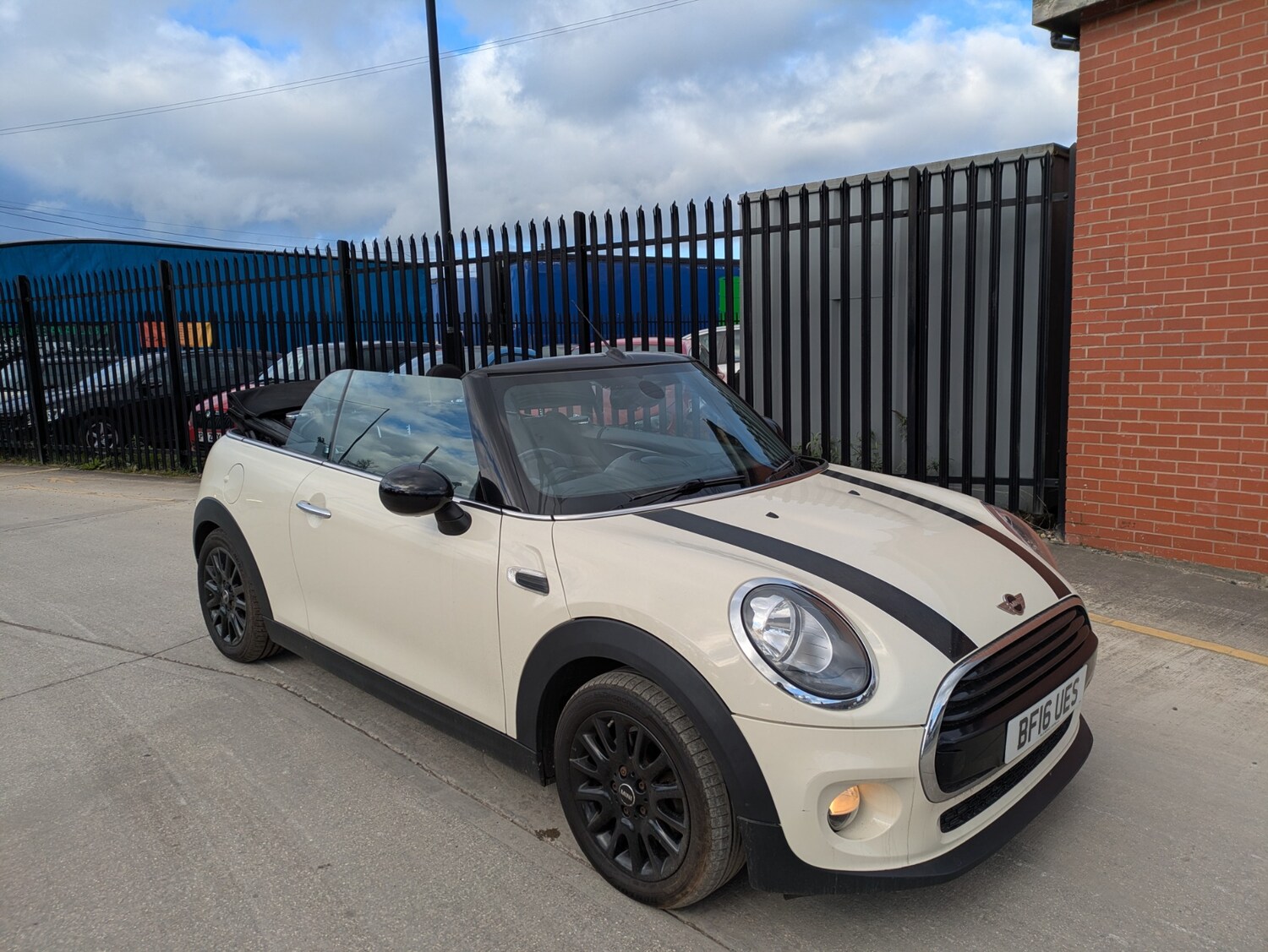 Used MINI Convertible 2016 for sale - 77878385: Photo 18