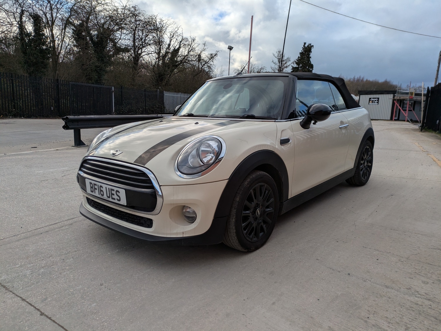 Used MINI Convertible 2016 for sale - 77878385: Photo 4