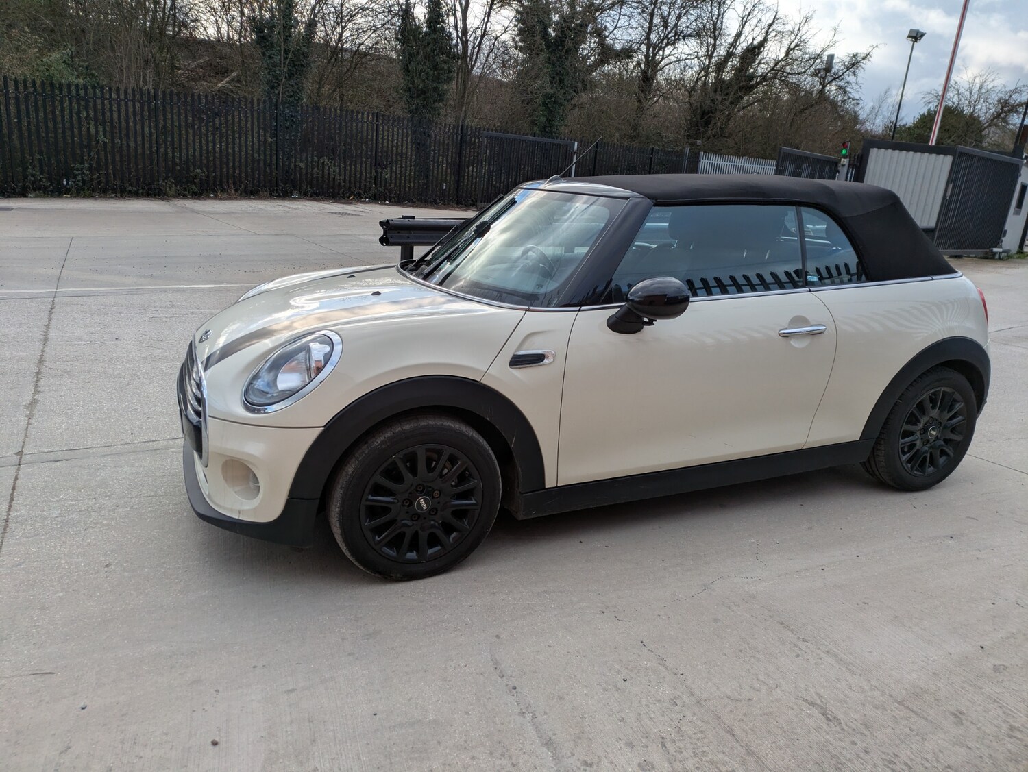 Used MINI Convertible 2016 for sale - 77878385: Photo 6