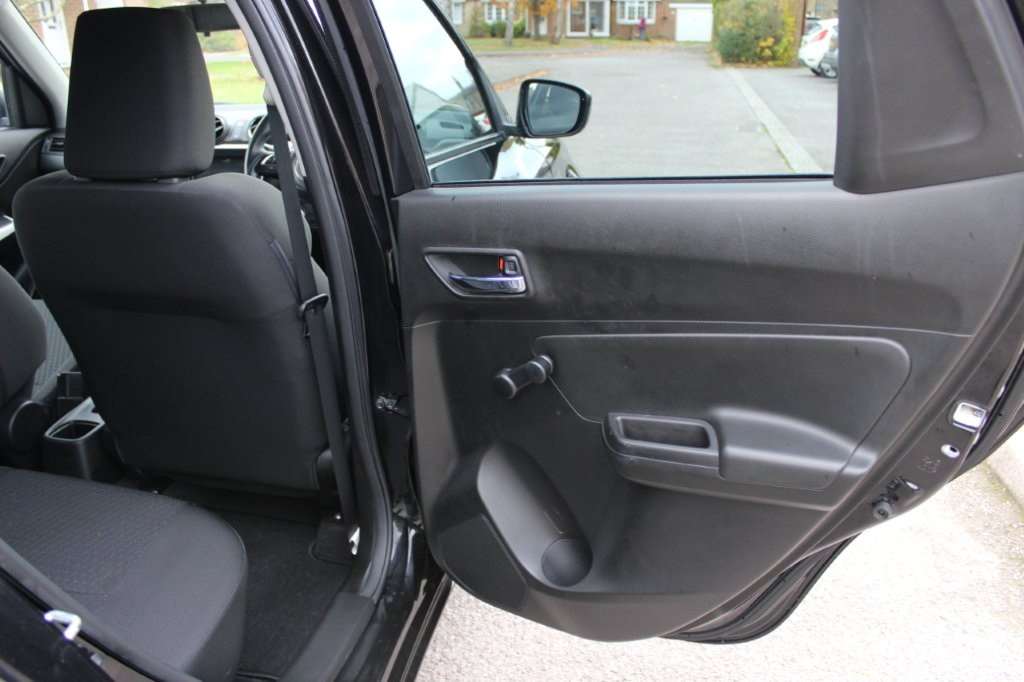 Used Suzuki Swift 2018 for sale - 76487174: Photo 20