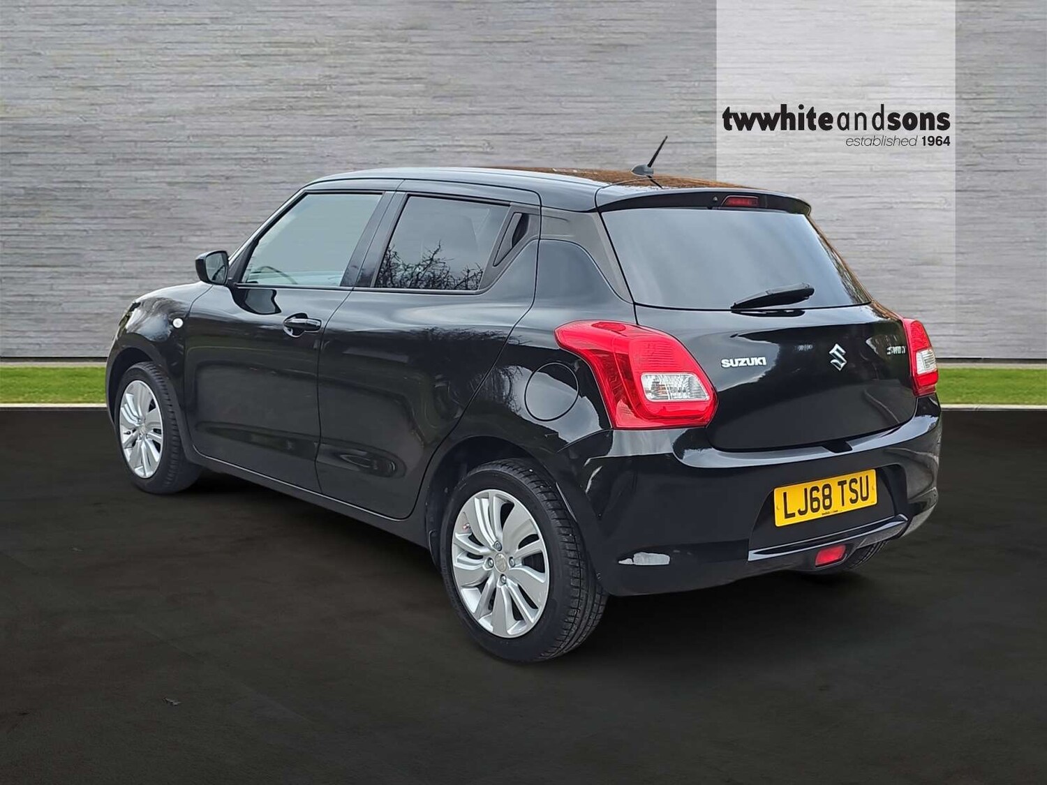 Used Suzuki Swift 2018 for sale - 76487174: Photo 5