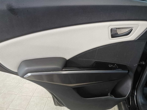 Used Ssangyong Tivoli 2023 for sale - 75664773: Photo 12