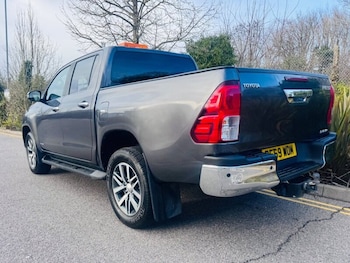 Used Toyota Hilux 2019 for sale - 79436378: Photo