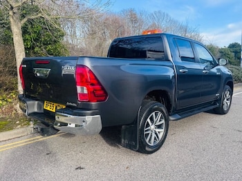 Used Toyota Hilux 2019 for sale - 79436378: Photo