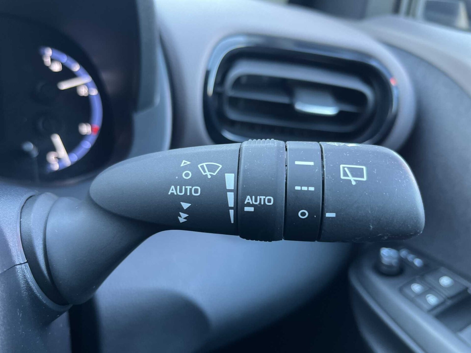 Used Toyota Yaris Cross 2023 for sale - 76082544: Photo 24