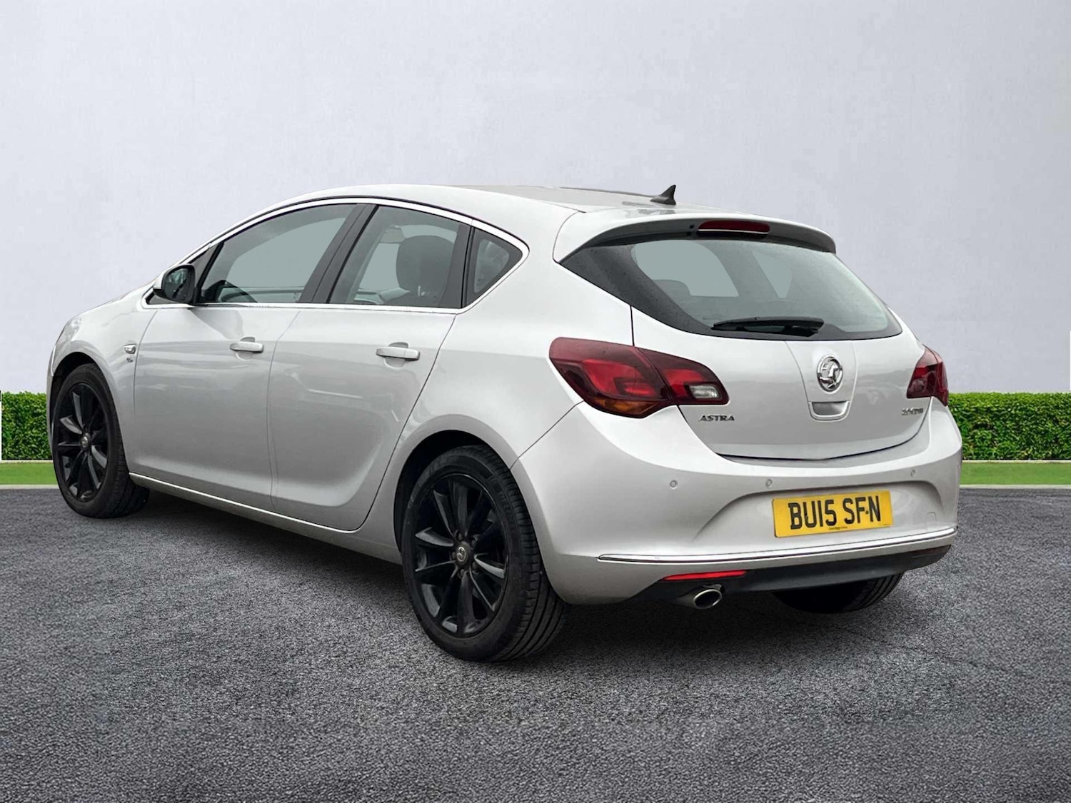Used Vauxhall Astra 2015 for sale - 76159594: Photo 2