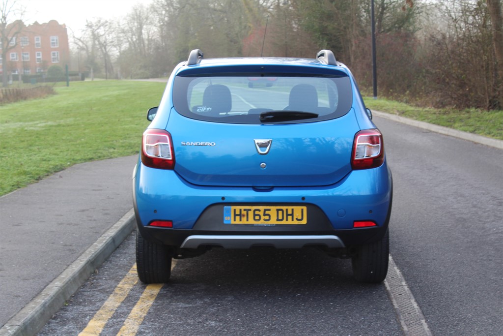Used Dacia Sandero Stepway 2015 for sale - 77106220: Photo 2