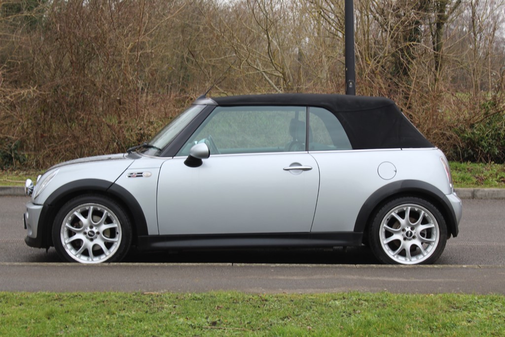 Used MINI Convertible 2007 for sale - 76375667: Photo 2