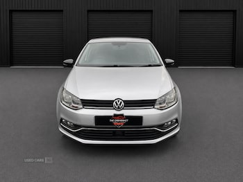 Used Volkswagen Polo 2015 for sale - 79442300: Photo