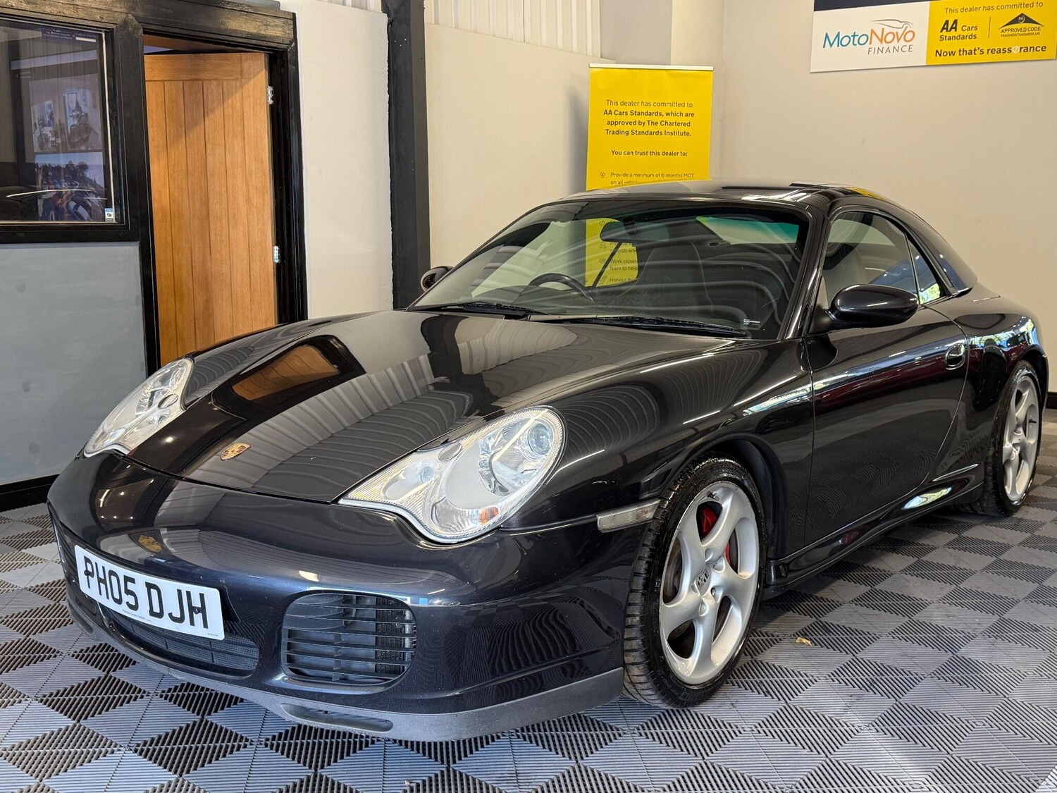 Used Porsche 911 2005 for sale - 76646032: Photo 28