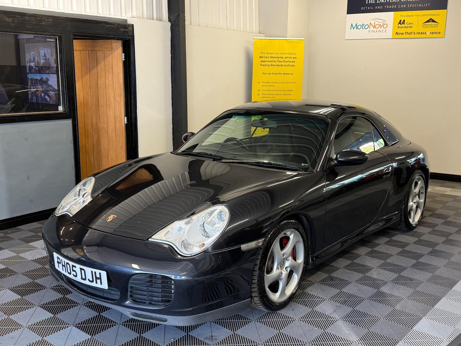 Used Porsche 911 2005 for sale - 76646032: Photo 3