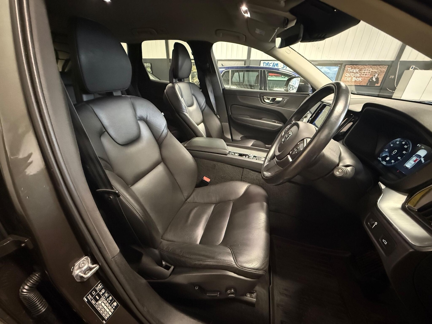 Used Volvo XC60 2018 for sale - 77538360: Photo 6