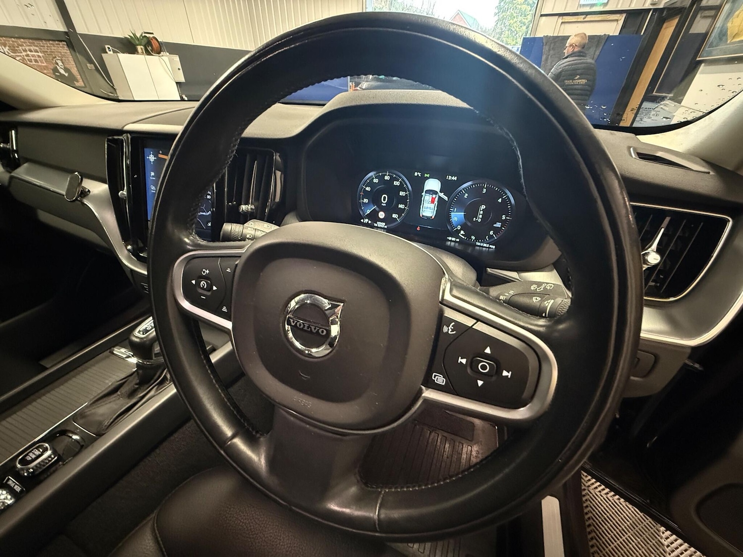 Used Volvo XC60 2018 for sale - 77538360: Photo 8