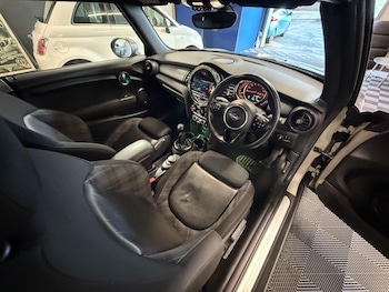 Used MINI Convertible 2018 for sale - 76441114: Photo