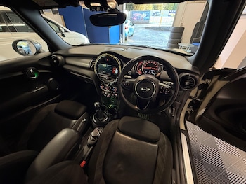 Used MINI Convertible 2018 for sale - 76441114: Photo
