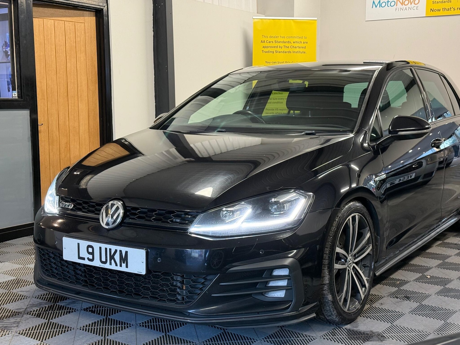 Used Volkswagen Golf 2017 for sale - 76689102: Photo 13