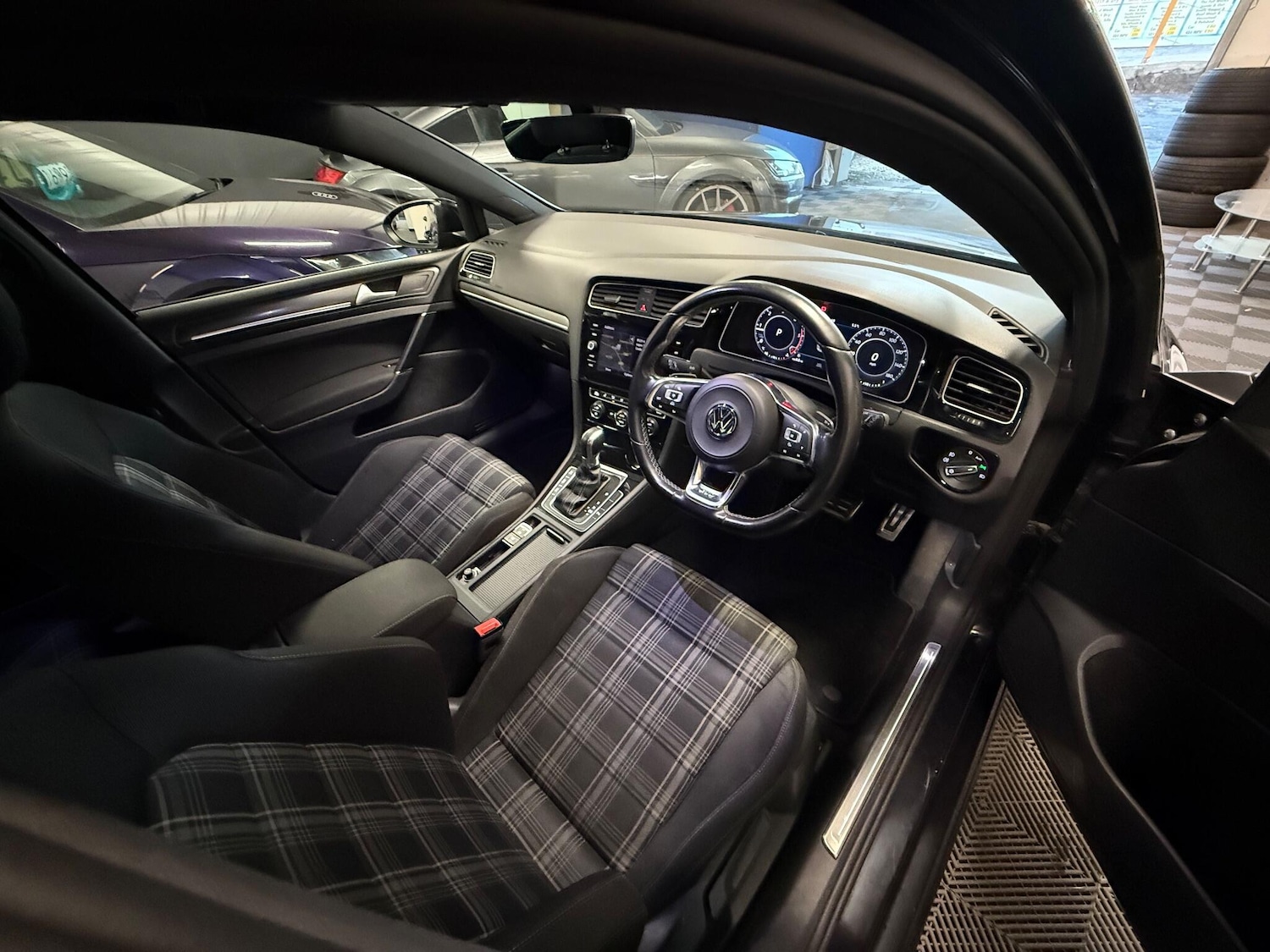 Used Volkswagen Golf 2017 for sale - 76689102: Photo 6