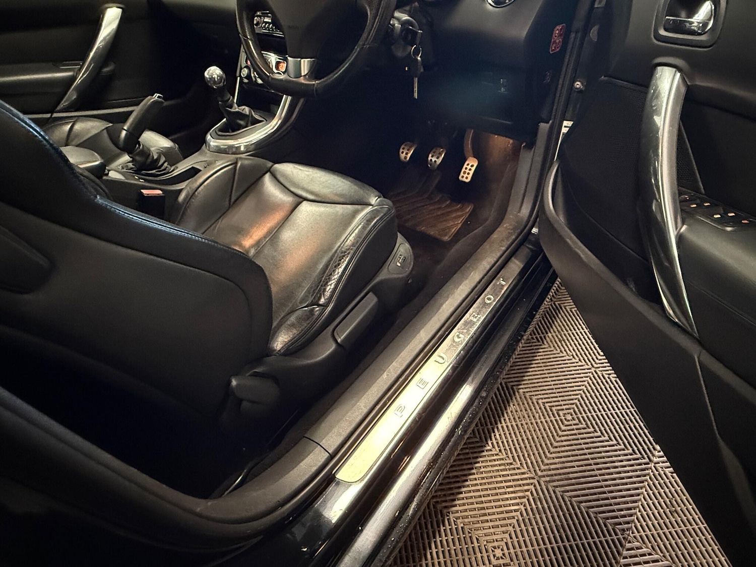 Used Peugeot 308 2010 for sale - 77440945: Photo 11