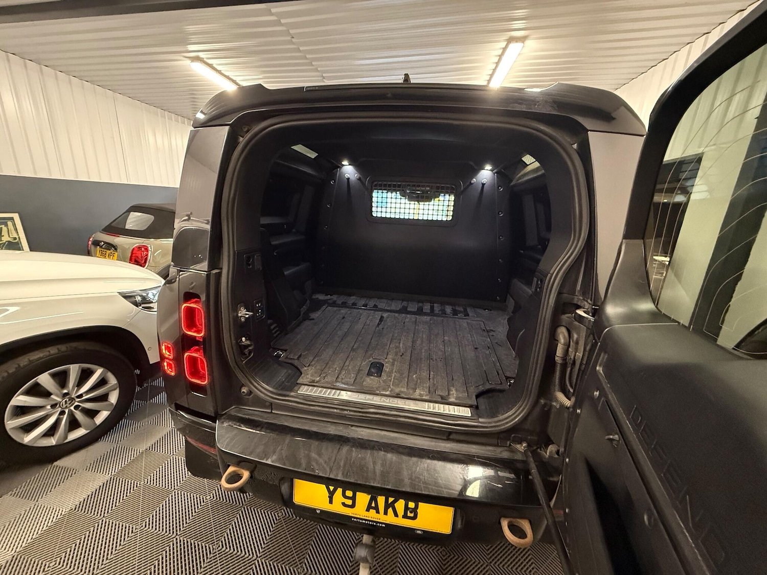 Used Land Rover Defender 2023 for sale - 77040465: Photo 24