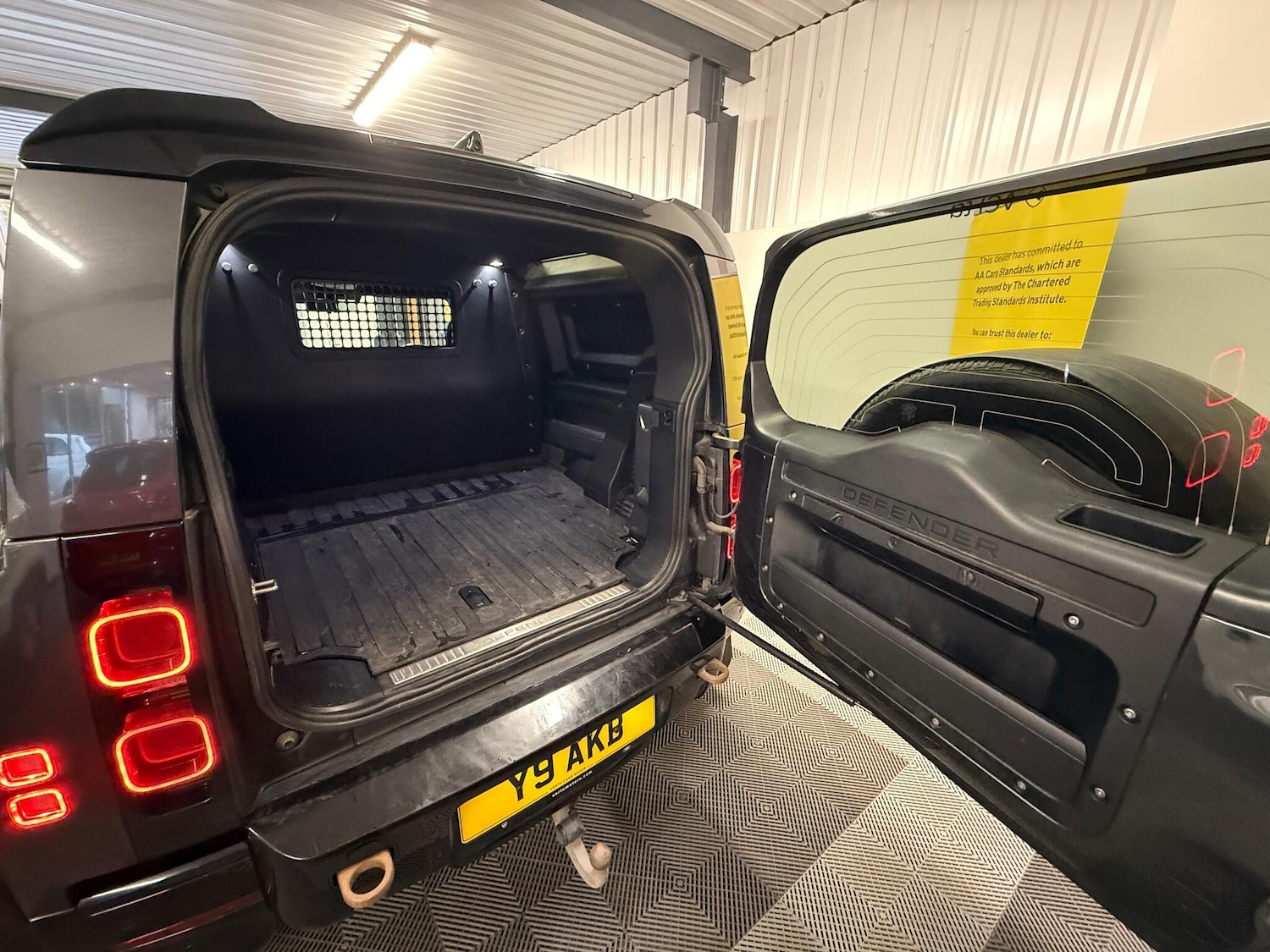 Used Land Rover Defender 2023 for sale - 77040465: Photo 25