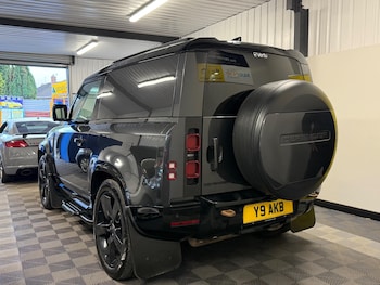 Used Land Rover Defender 2023 for sale - 77040465: Photo