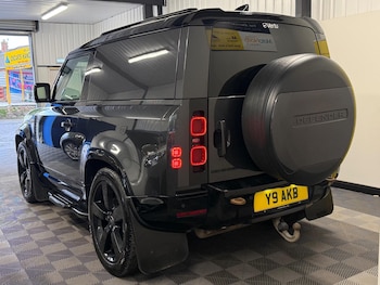 Used Land Rover Defender 2023 for sale - 77040465: Photo