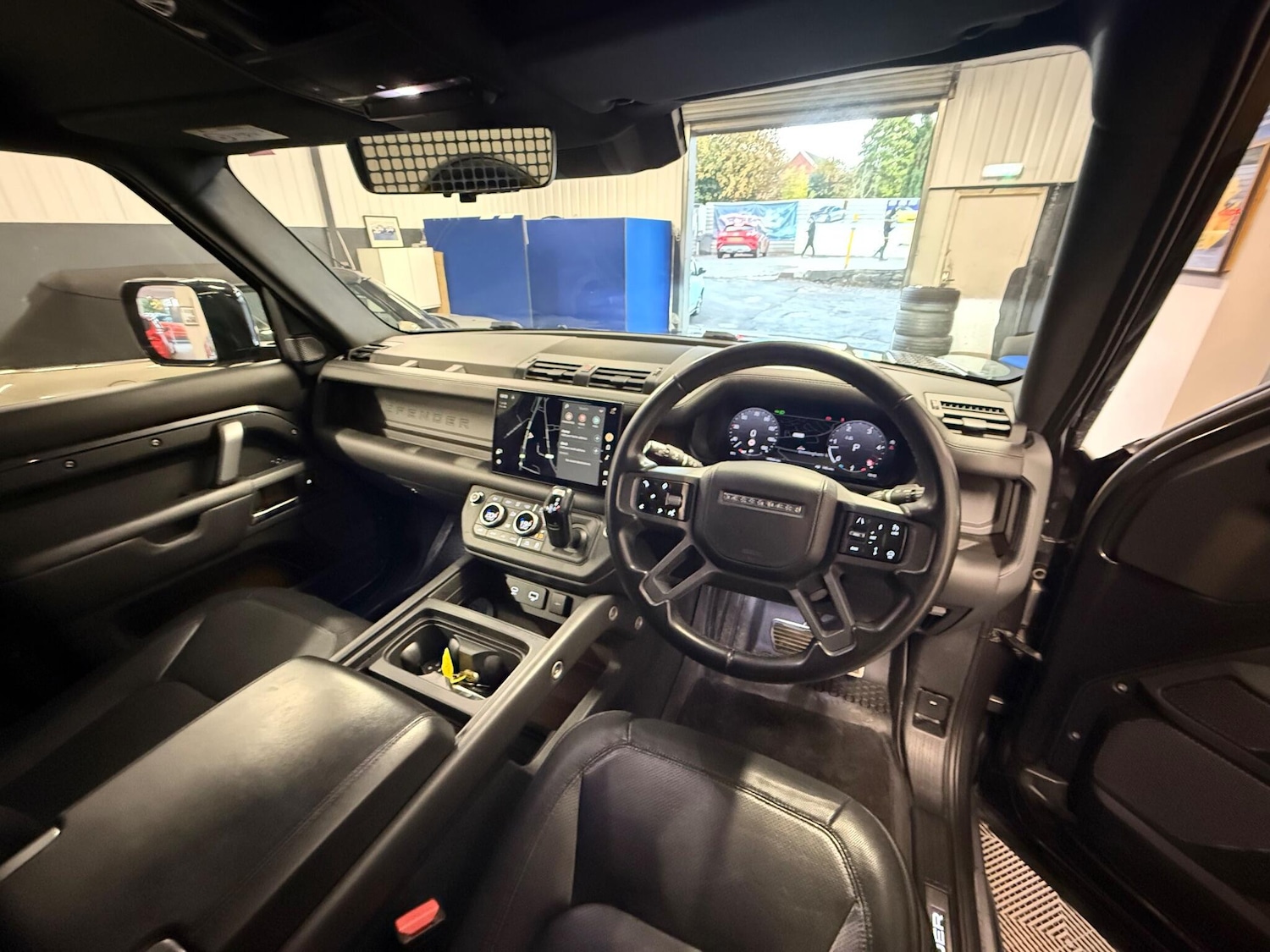 Used Land Rover Defender 2023 for sale - 77040465: Photo 6