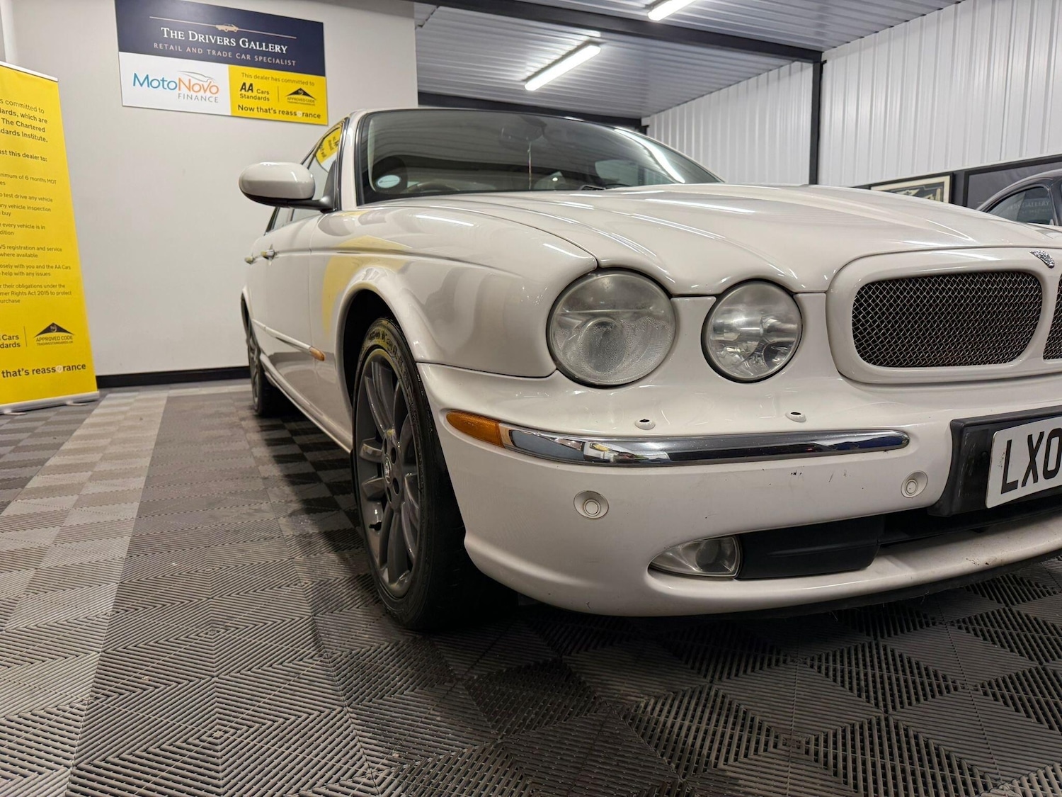 Used Jaguar XJ 2005 for sale - 76989688: Photo 10