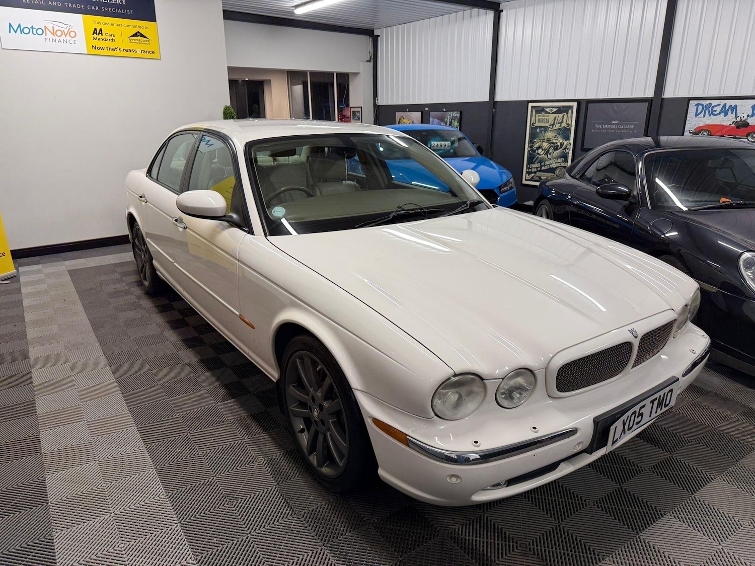 Used Jaguar XJ 2005 for sale - 76989688: Photo 13