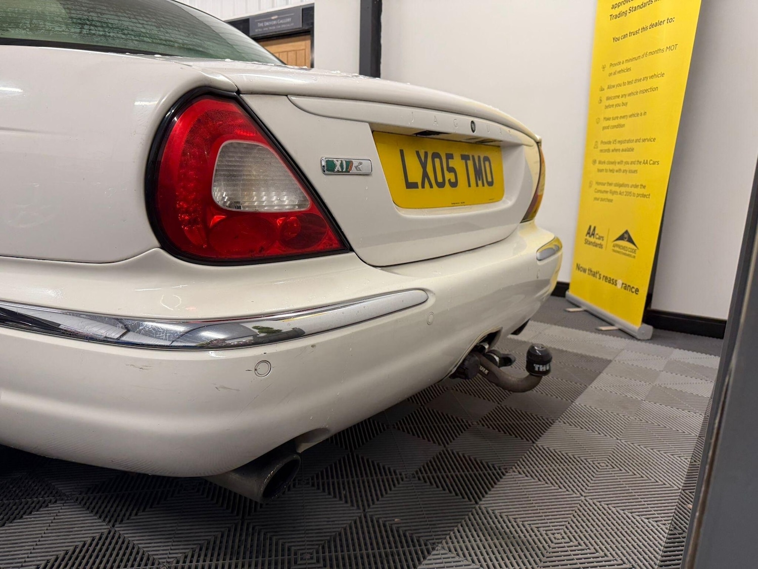 Used Jaguar XJ 2005 for sale - 76989688: Photo 15