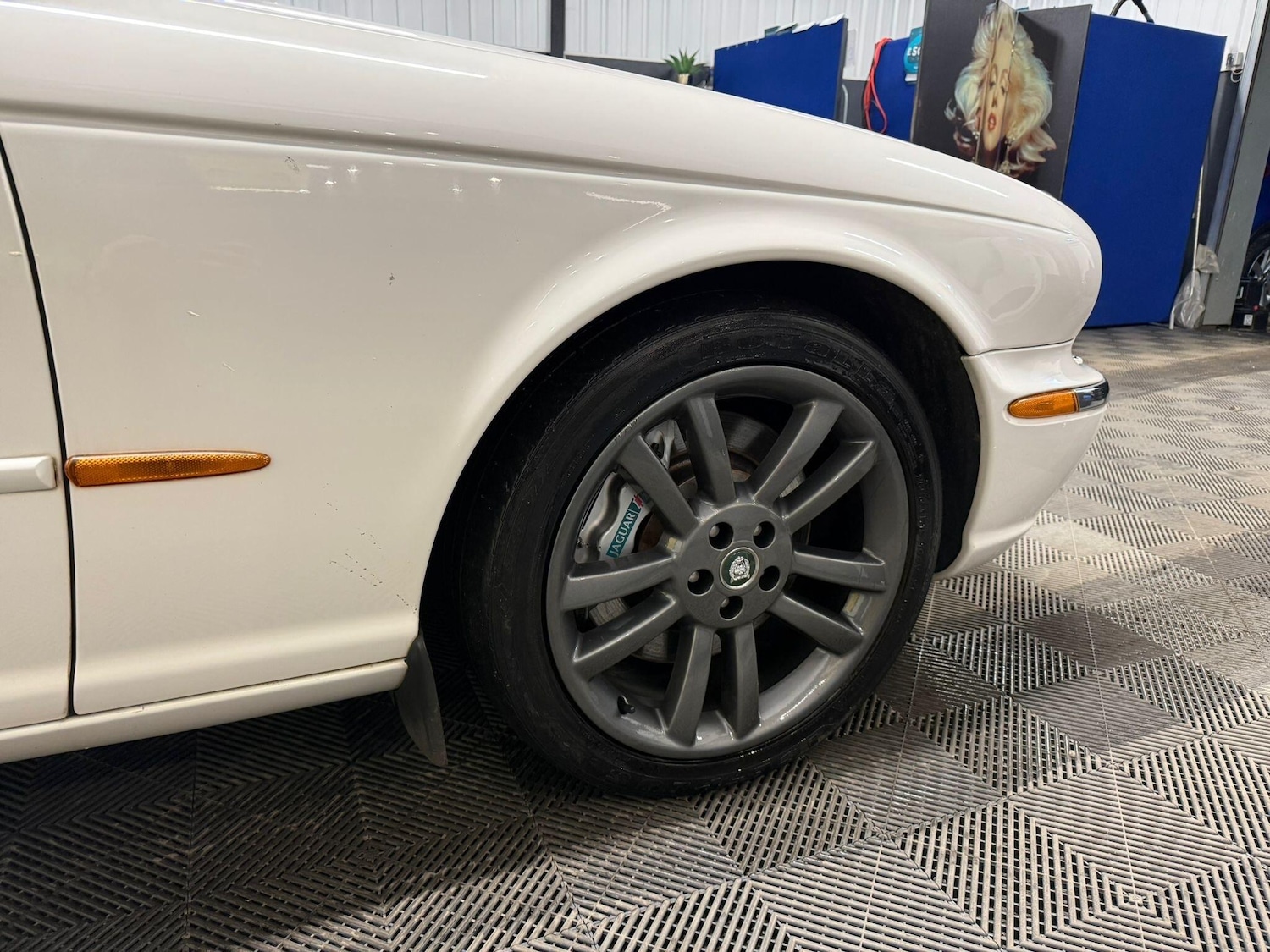 Used Jaguar XJ 2005 for sale - 76989688: Photo 5