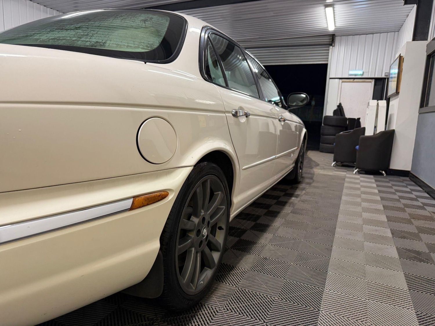 Used Jaguar XJ 2005 for sale - 76989688: Photo 7