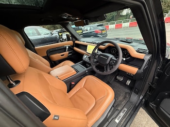 Used Land Rover Defender 90 2022 for sale - 77970526: Photo