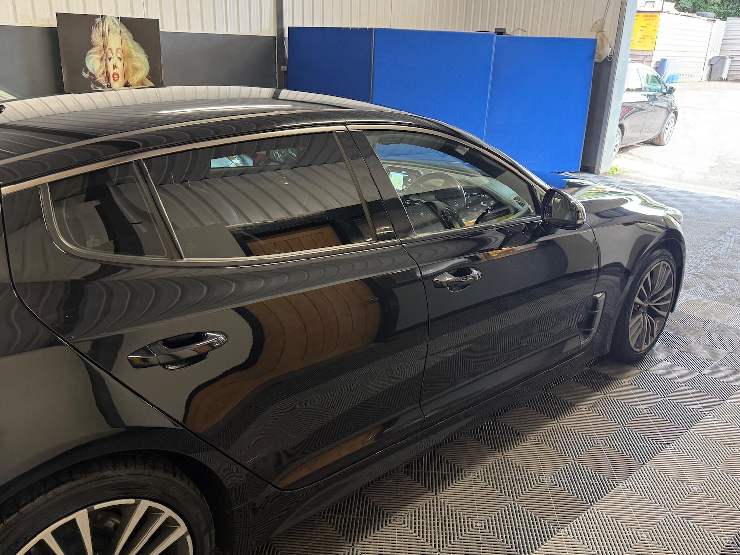 Used Kia Stinger 2018 for sale - 76666717: Photo 14