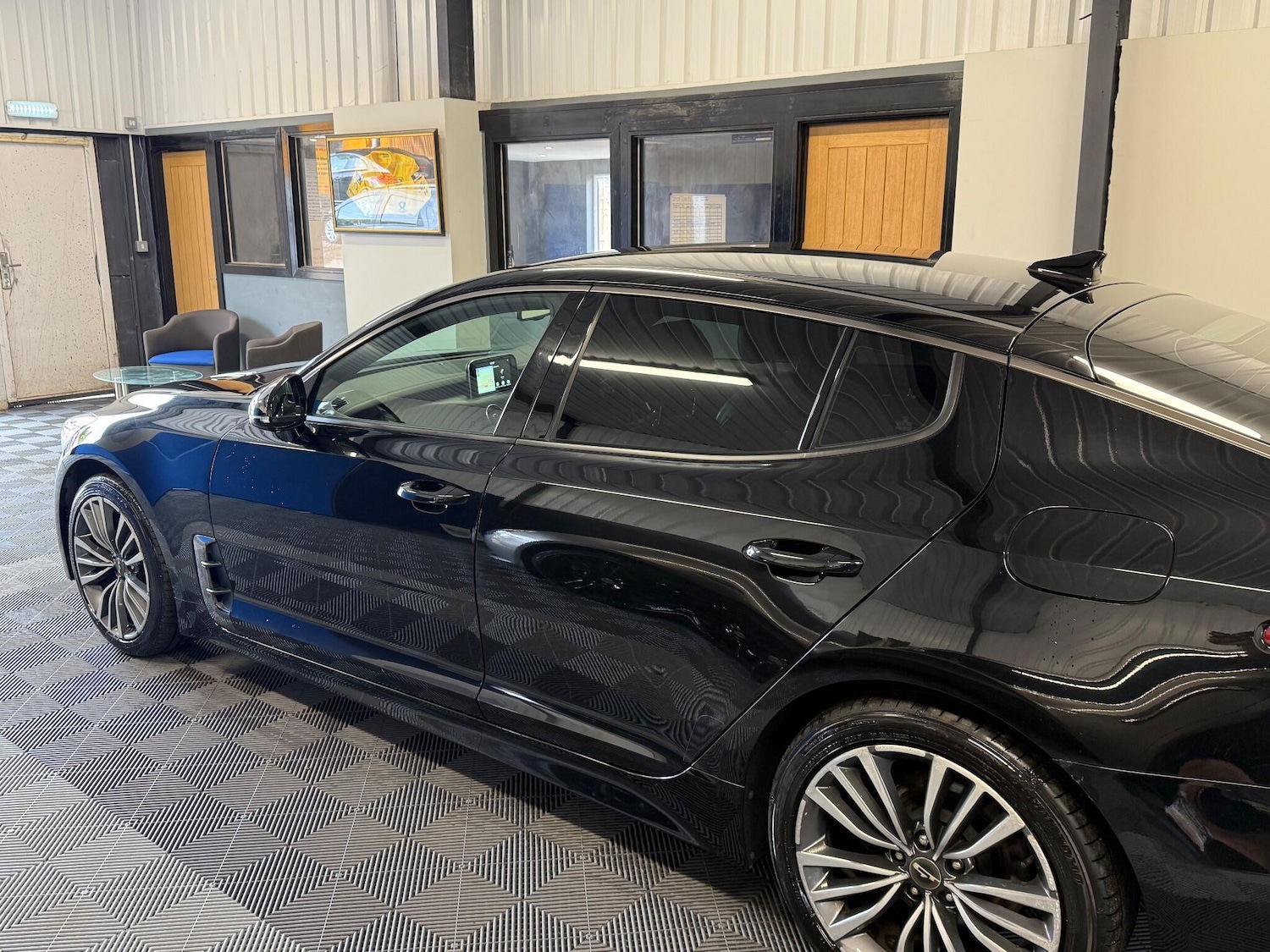 Used Kia Stinger 2018 for sale - 76666717: Photo 17