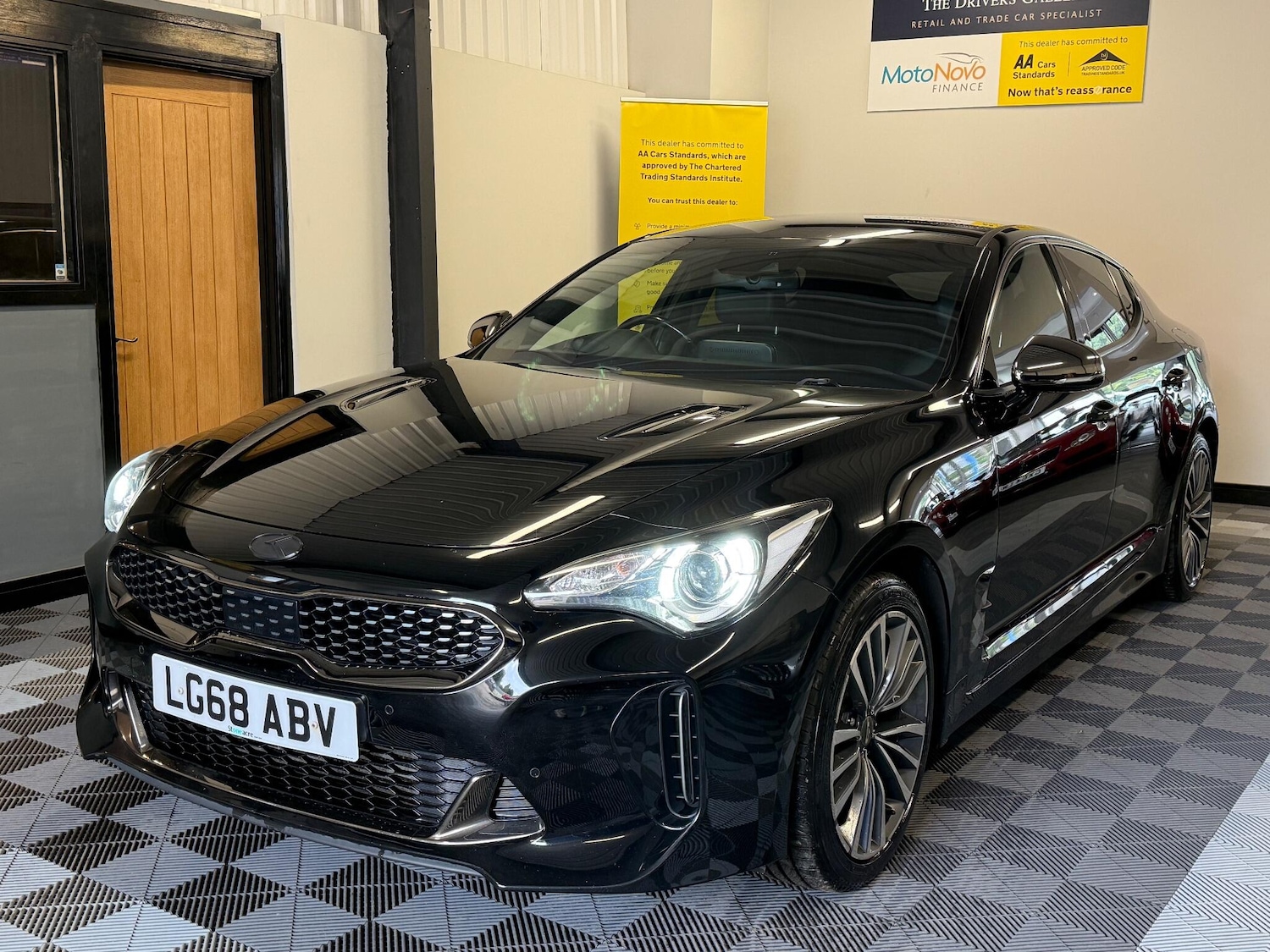 Used Kia Stinger 2018 for sale - 76666717: Photo 2