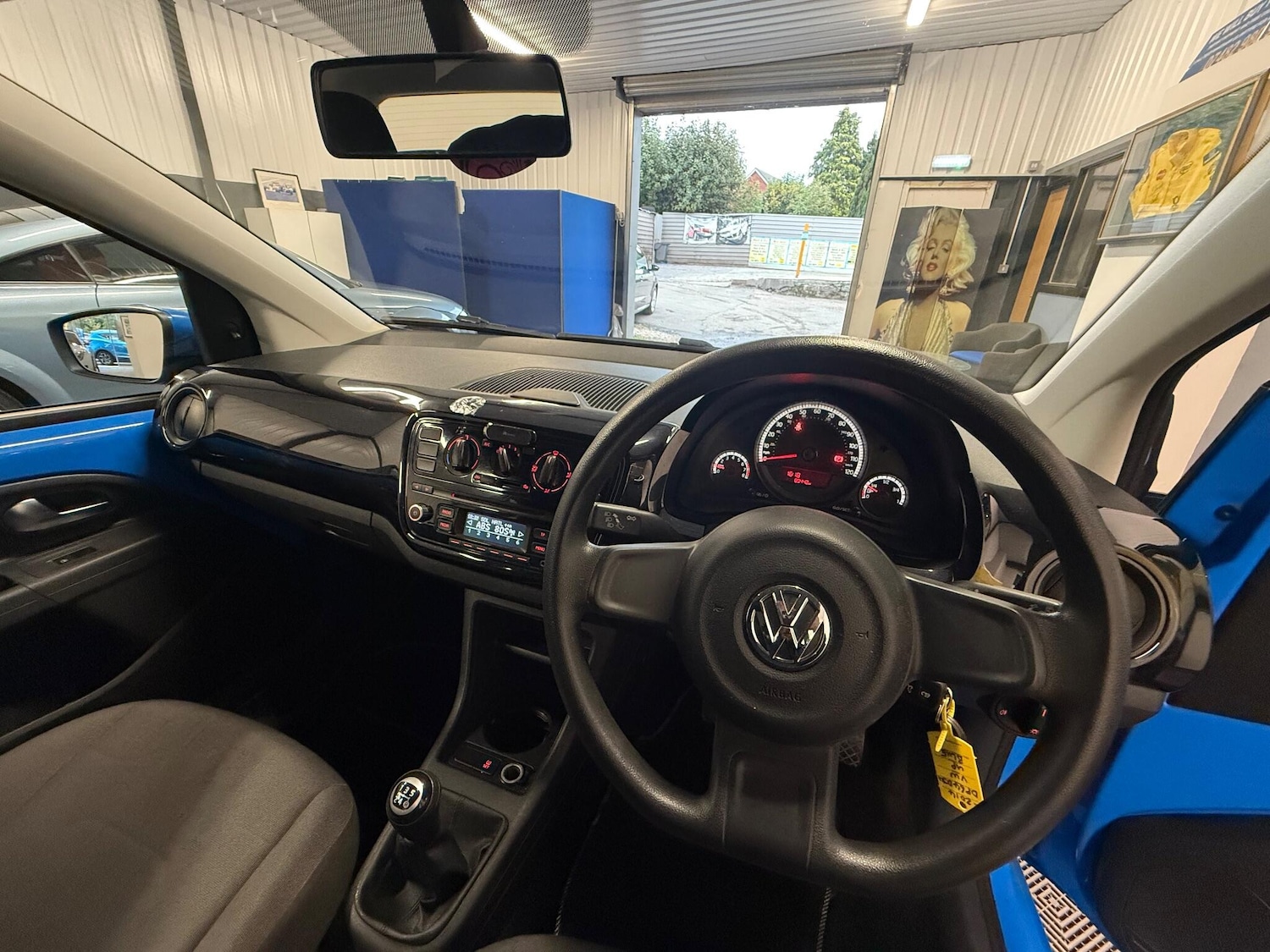 Used Volkswagen up! 2015 for sale - 76964567: Photo 4