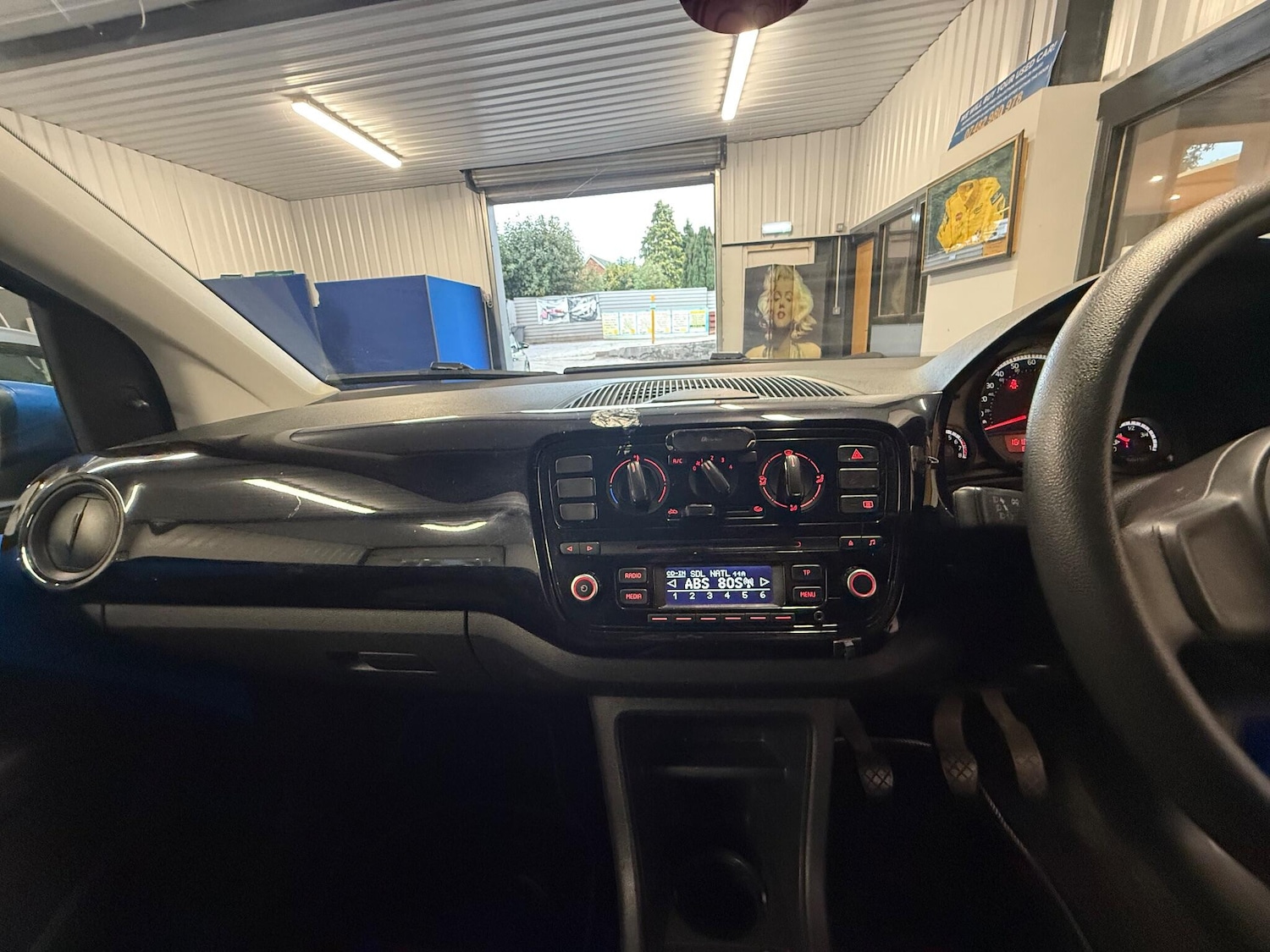 Used Volkswagen up! 2015 for sale - 76964567: Photo 9