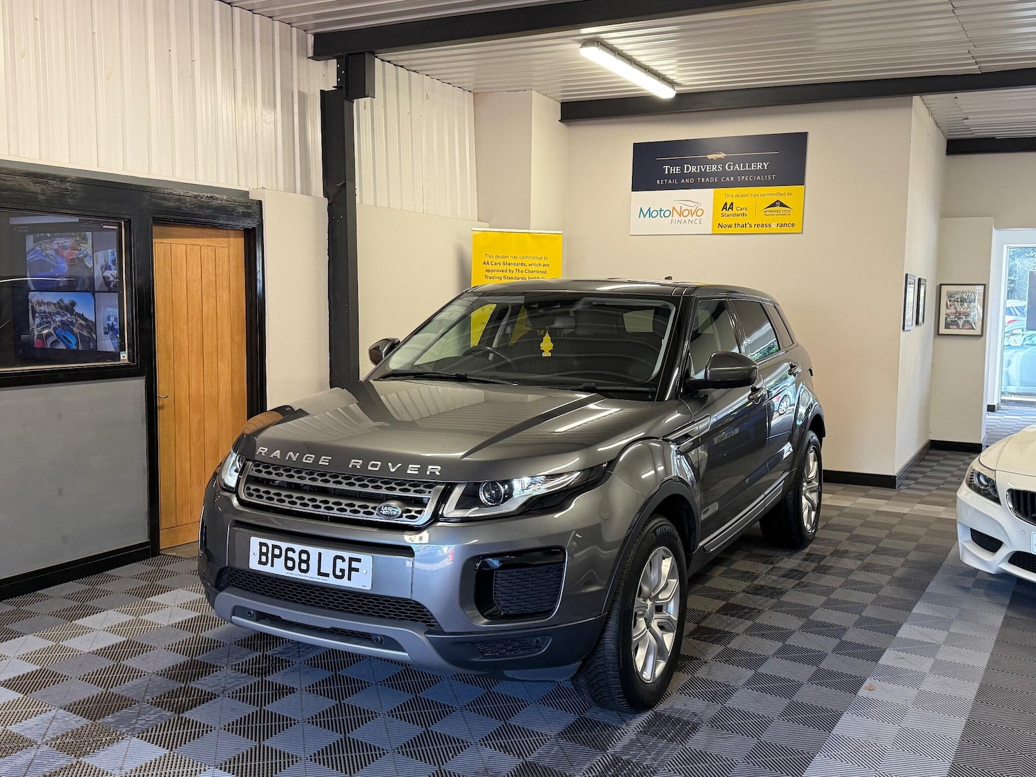 Used Land Rover Range Rover Evoque 2018 for sale - 76377500: Photo 1
