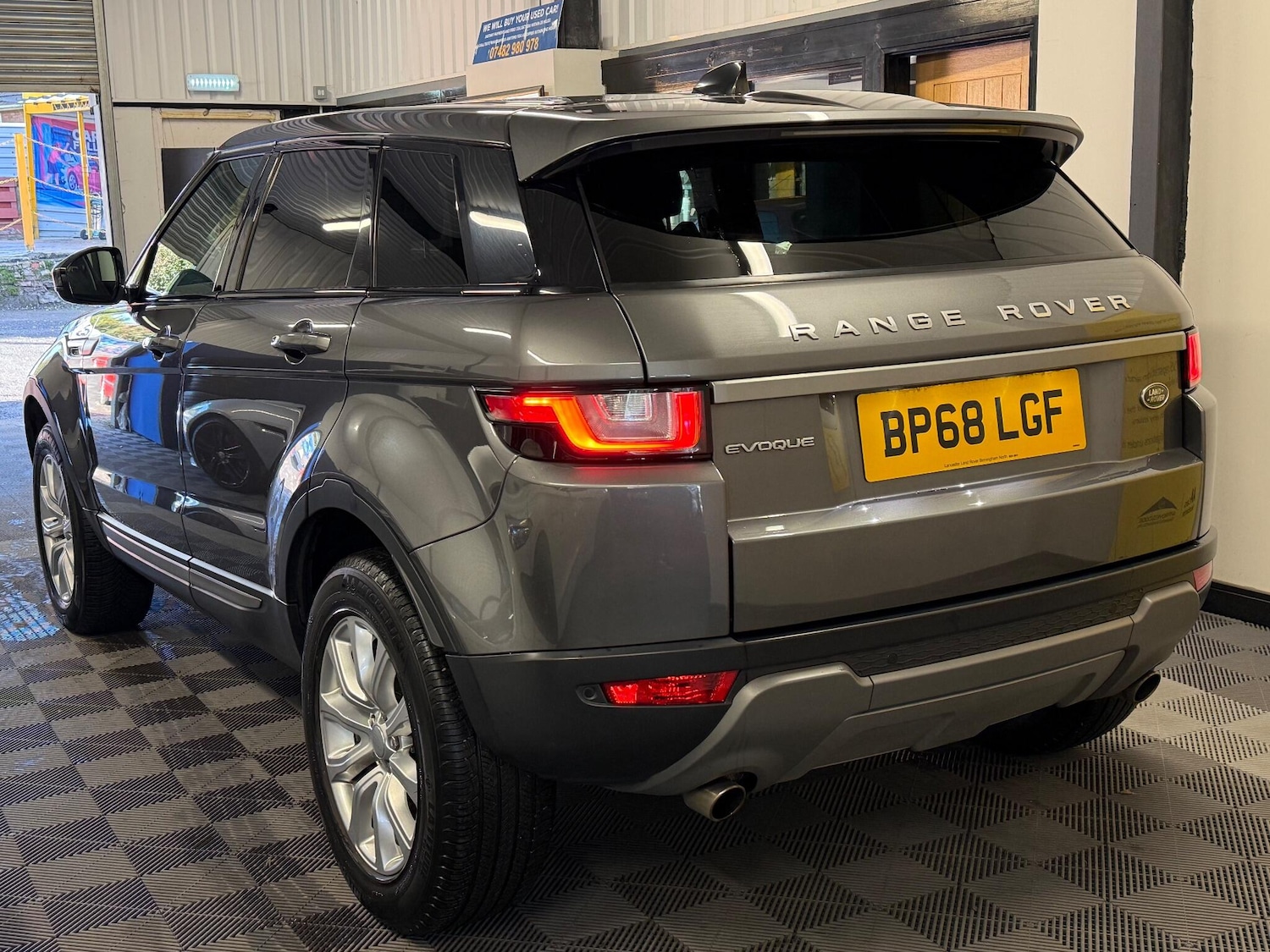 Used Land Rover Range Rover Evoque 2018 for sale - 76377500: Photo 3
